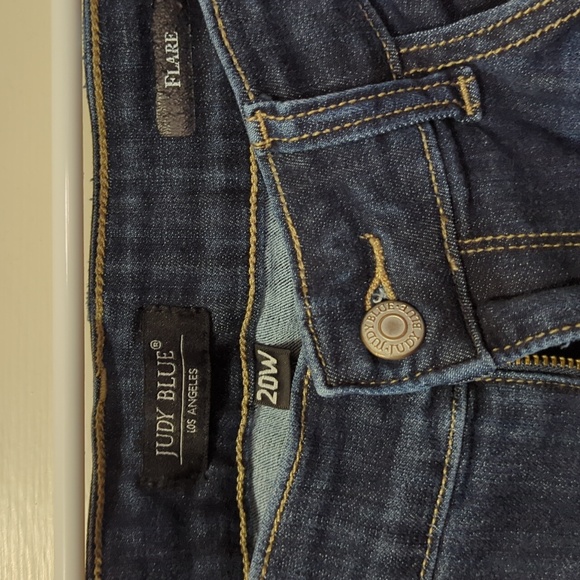 Jeans - Picture 2 of 4